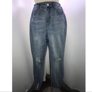 Skinny frayed Jean w/ belt loops in beach wash